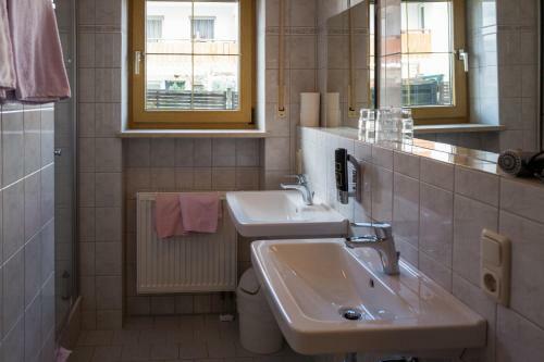 Apartamento Ferienwohnungen Chiemgauer Seengl�ck