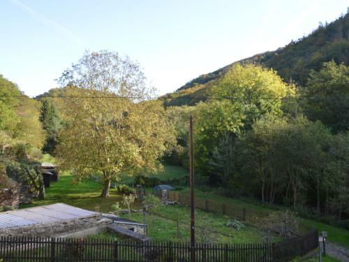 Comfy Holiday Home In Veldenz With Parking