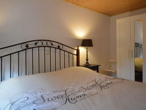 Comfy Holiday Home In Veldenz With Parking