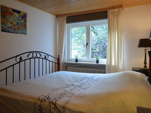Comfy Holiday Home In Veldenz With Parking
