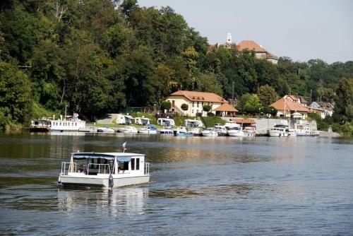 Hostal Penzion Marina Vltava