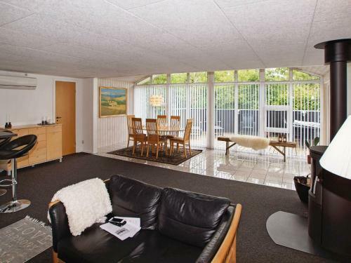 Three-bedroom Holiday Home In Hemmet 7