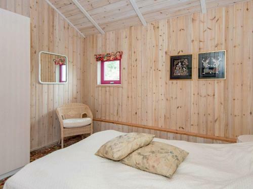 Two-bedroom Holiday Home In Glesborg 6