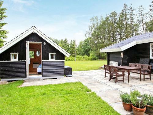 Three-bedroom Holiday Home In H�jslev 8