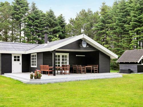 Three-bedroom Holiday Home In H�jslev 8
