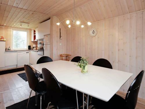 Three-bedroom Holiday Home In Fr�rup 4