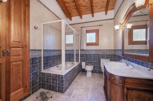 Es Barcares Villa Sleeps 8 With Pool Air Con And Wifi