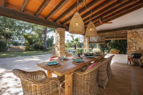 Alfatares Villa Sleeps 8 With Pool Air Con And Wifi