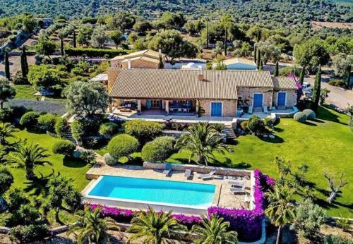 Arta Holiday Home Sleeps 12 With Pool And Wifi