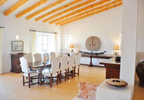 Arta Holiday Home Sleeps 12 With Pool And Wifi