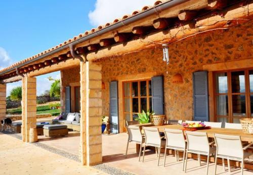 Arta Holiday Home Sleeps 12 With Pool And Wifi