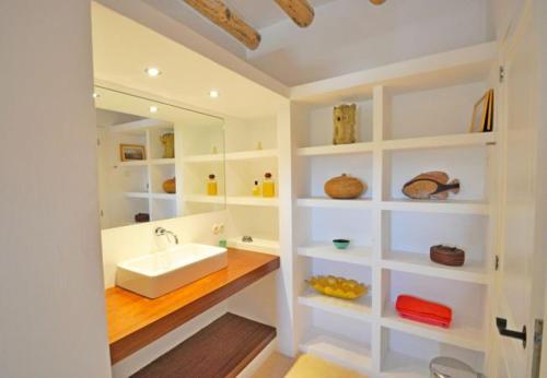 Arta Holiday Home Sleeps 12 With Pool And Wifi