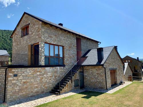 Casa Mya. A Modern Duplex In The Spanish Pyrenees