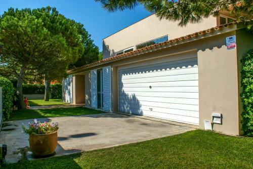 Mas Pinell Villa Sleeps 9 With Pool And Wifi