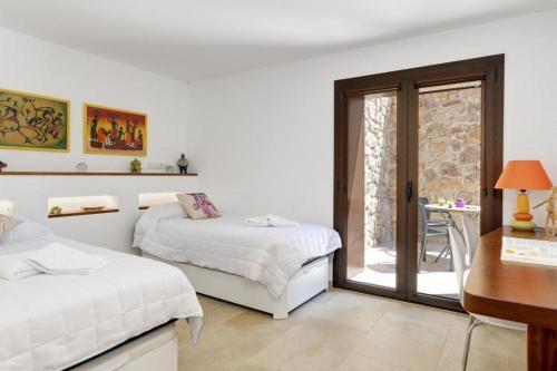 Begur Villa Sleeps 10 With Pool Air Con And Wifi