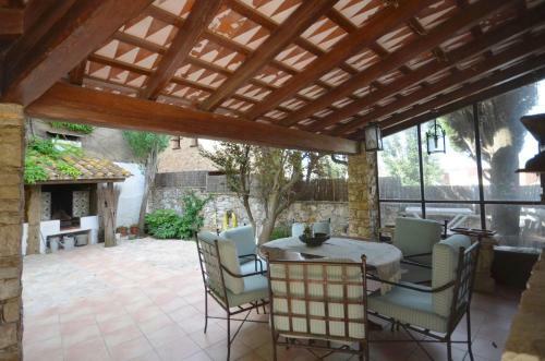 Begur Town House Sleeps 8 With Air Con And Wifi
