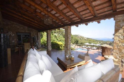Begur Villa Sleeps 10 With Pool Air Con And Wifi