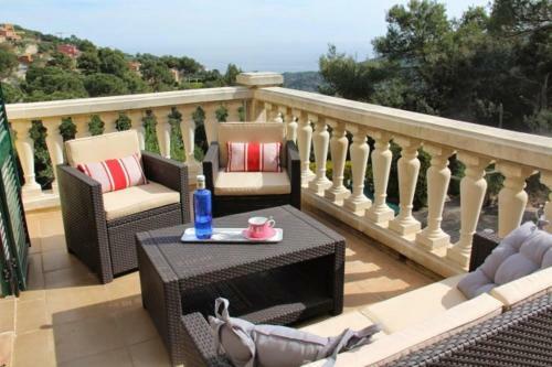 Begur Villa Sleeps 10 With Pool And Air Con