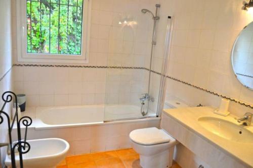 Begur Villa Sleeps 10 With Pool And Air Con