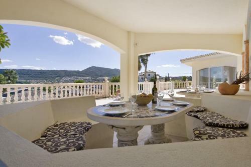 Benitachell Villa Sleeps 6 With Pool And Free Wifi