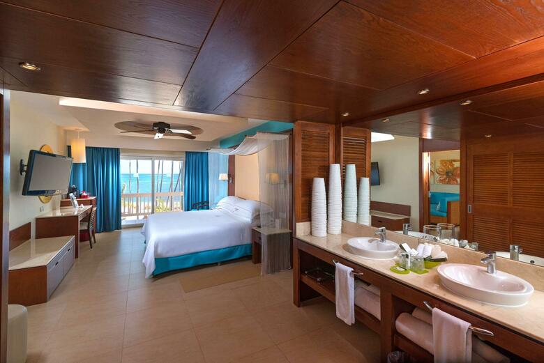 Hotel Barcel� B�varo Beach Adults Only All Inclusive