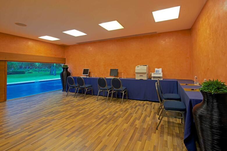 Hotel Barcel� B�varo Beach Adults Only All Inclusive
