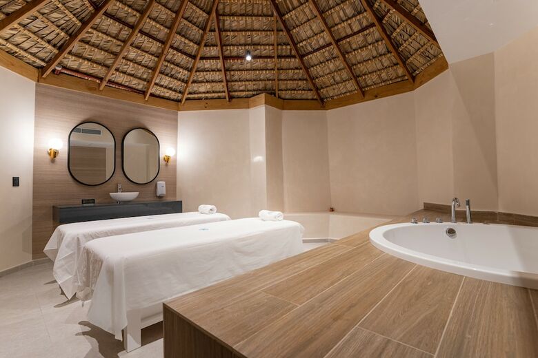 Hotel Caribe Deluxe Princess