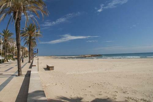 Calafell Villa Sleeps 8 With Pool And Free Wifi