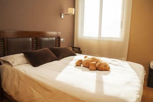 Calafell Villa Sleeps 8 With Pool And Free Wifi