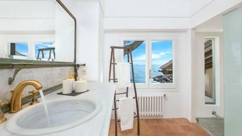 Calella de Palafrugell Villa Sleeps 11 With Pool