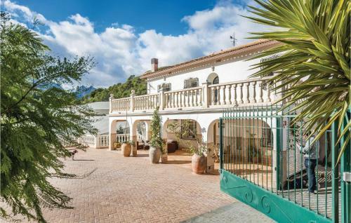 Five-bedroom Holiday Home In Callosa D'en Sarria