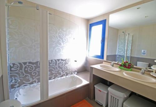 Calpe Apartment Sleeps 7 With Pool Air Con And Wifi