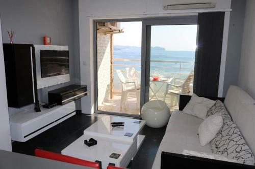 2 Bedrooms Apartment With Sea Views