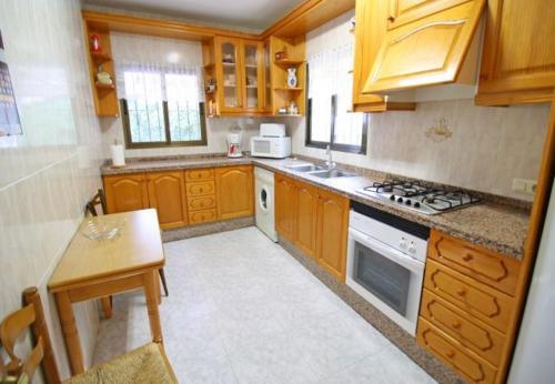 Calpe Villa Sleeps 7 With Pool Air Con And Wifi