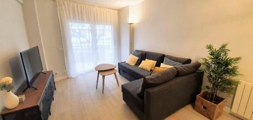 Apartamento Miramar Serveis - Sol Espa�a