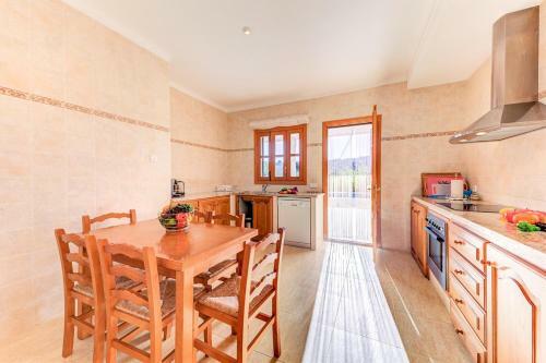 Ullaro Villa Sleeps 8 With Pool And Air Con