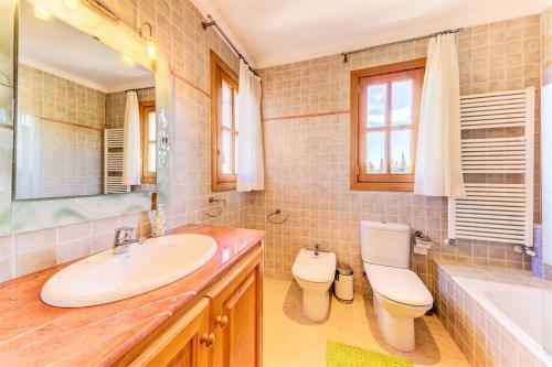 Ullaro Villa Sleeps 8 With Pool And Air Con