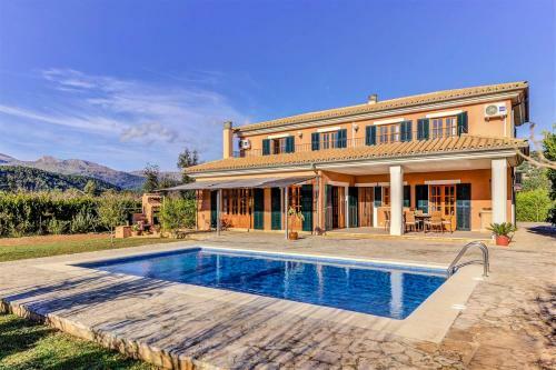 Ullaro Villa Sleeps 8 With Pool And Air Con