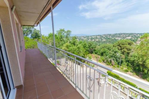 Caules Villa Sleeps 6 Pool Wifi