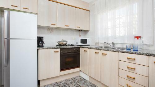 Caules Villa Sleeps 8 With Pool