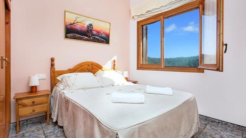 Caules Villa Sleeps 8 With Pool