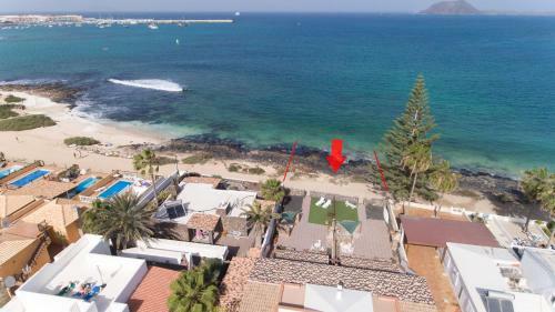 Wonderful Villa By The Sea