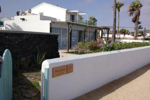 Villa Maluhia Beachfront-exterior Jacuzzi Sea View