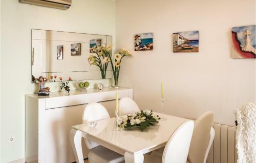 Three-bedroom Apartment In Cubelles