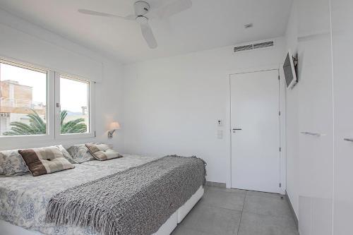 Luxury 3-bed Apartment On The First Beach Line