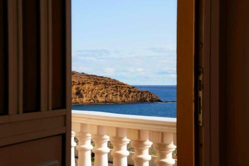 Luxuary Front Line 2-bed Villa In El Medano