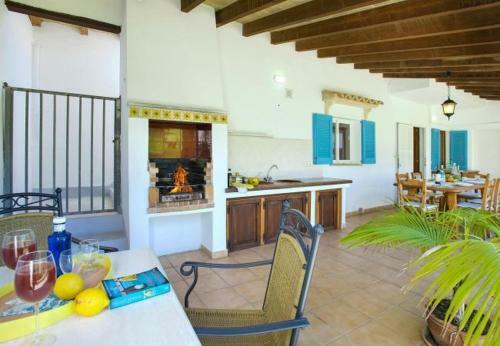 Villa In Port de Pollenca Sleeps 6 Includes Swimming Pool And Wifi