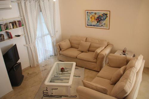 Beautiful Town House With Air Conditioning In Secure Urbanisation. Internet.