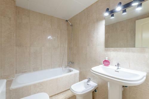 Apartamento Oleholidays Avenida Espa�a Centro Estepona 50 M. Playa