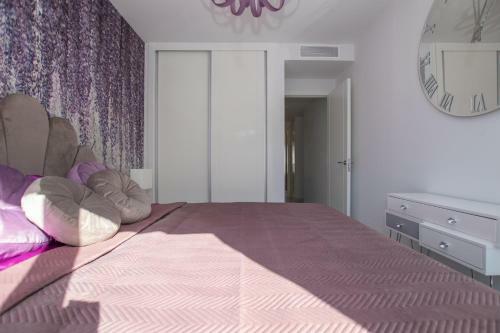 Luxury And Modern Apartment With Zen Ambience